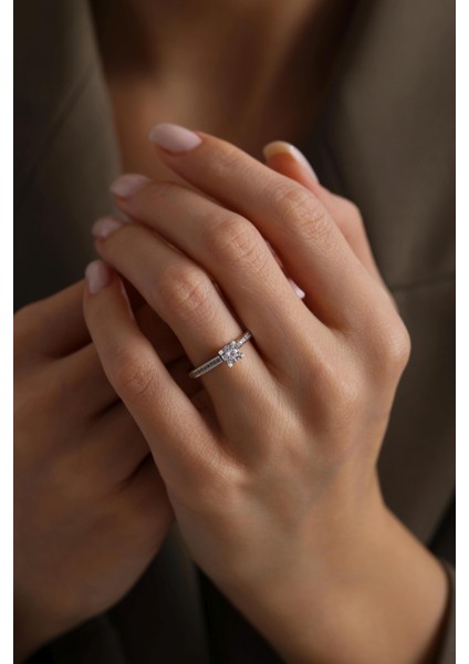 14 Ayar Beyaz Tektaş Altın Yüzük fiyatları