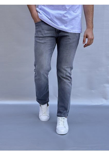 Yıkamalı Gri Regular Fit Jean