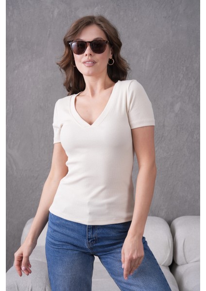 V Yaka Likralı Slim Fit Basic T-Shirt