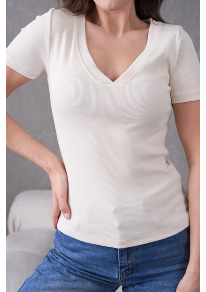 V Yaka Likralı Slim Fit Basic T-Shirt fiyatları