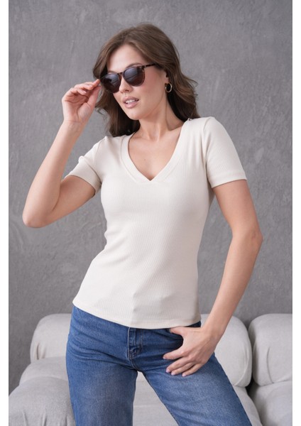 V Yaka Likralı Slim Fit Basic T-Shirt indirimleri