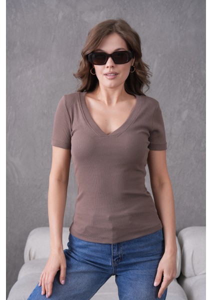 V Yaka Likralı Slim Fit Basic T-Shirt