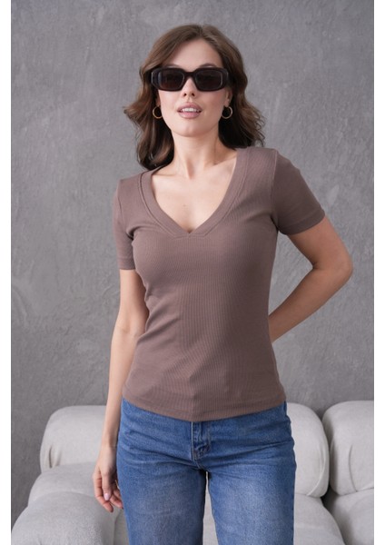 V Yaka Likralı Slim Fit Basic T-Shirt indirimleri