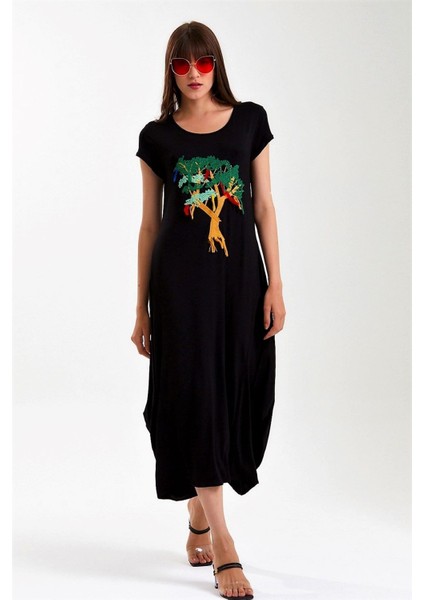 Kadın Siyah Yuvarlak Yaka Kısa Kollu Ağaç Nakışlı Püsküllü Uzun Elbise