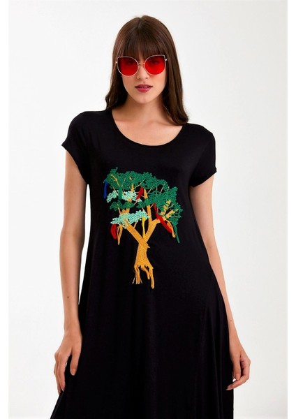 Kadın Siyah Yuvarlak Yaka Kısa Kollu Ağaç Nakışlı Püsküllü Uzun Elbise modelleri