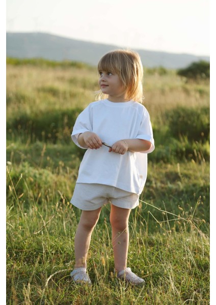 Beyaz Oversize T-Shirt ve Şort Takım