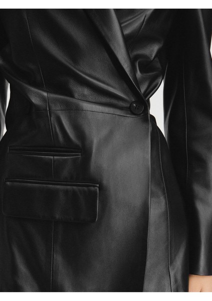 Şık Asimetrik Deri Blazer Ceket Yapılandırılmış Omuzlarla Modern Tasarım