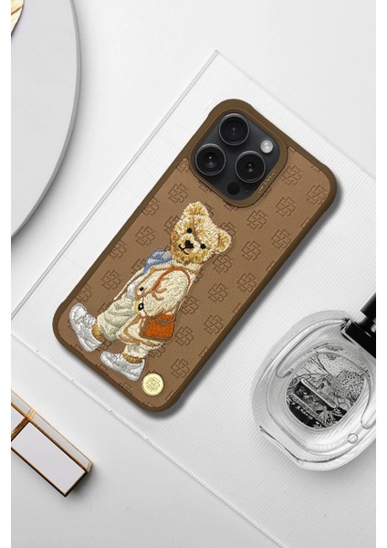 Zuckbear Apple iPhone 15 Pro Paris Gentleman Kapak - Bag Zngzr