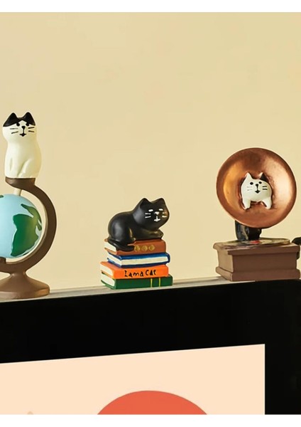 Kitaplı Kara Kedi Mini Figür