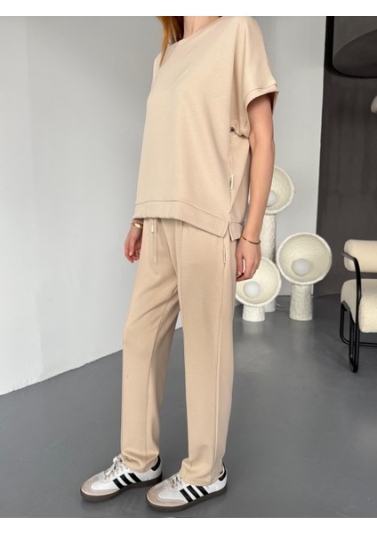 TKM-1114 Bej Rengi Oysh Kumaş Kısa Kollu Bluz Havuç Model Çimalı Alt Ikili Takım