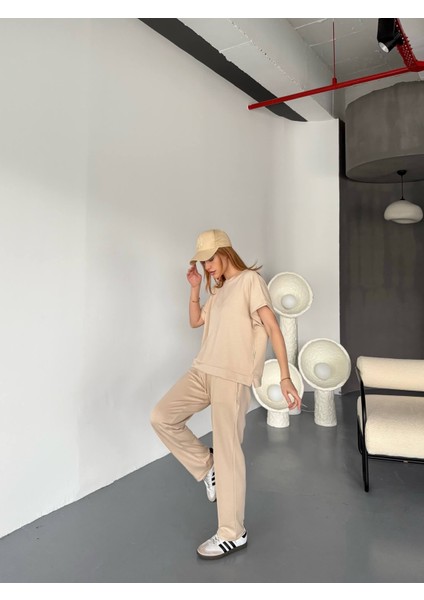TKM-1114 Bej Rengi Oysh Kumaş Kısa Kollu Bluz Havuç Model Çimalı Alt Ikili Takım