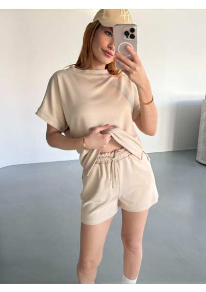 TKM-0021 Taş Rengi T Kol Model Bisiklet Yaka Tişört Bel Lastikli Ip Bağlamalı Cepli Şort Ikili Takım
