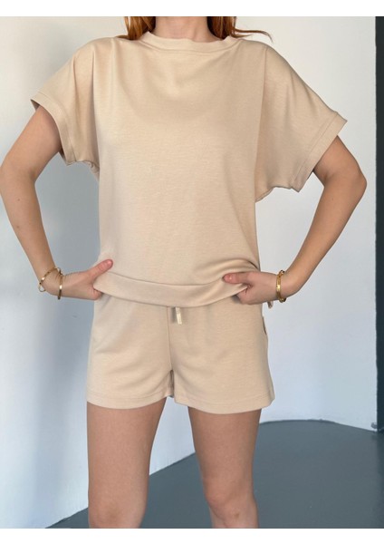 TKM-0021 Taş Rengi T Kol Model Bisiklet Yaka Tişört Bel Lastikli Ip Bağlamalı Cepli Şort Ikili Takım