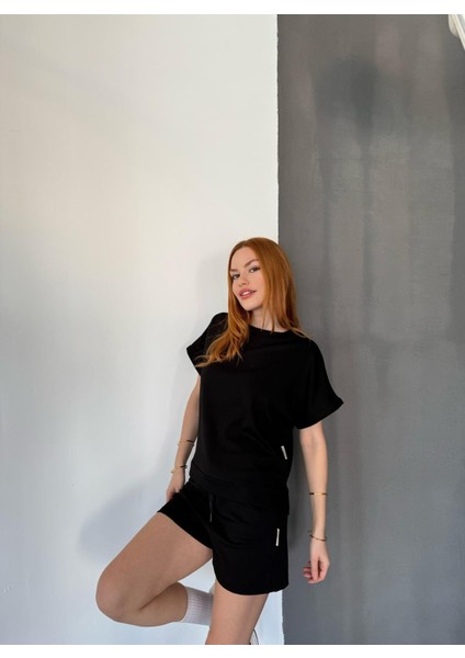 TKM-0021 Siyah T Kol Model Bisiklet Yaka Tişört Bel Lastikli Ip Bağlamalı Cepli Şort Ikili Takım