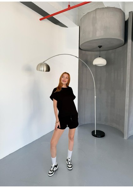 TKM-0021 Siyah T Kol Model Bisiklet Yaka Tişört Bel Lastikli Ip Bağlamalı Cepli Şort Ikili Takım