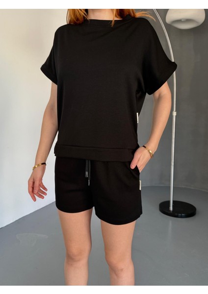 TKM-0021 Siyah T Kol Model Bisiklet Yaka Tişört Bel Lastikli Ip Bağlamalı Cepli Şort Ikili Takım