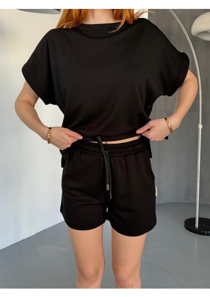 TKM-0021 Siyah T Kol Model Bisiklet Yaka Tişört Bel Lastikli Ip Bağlamalı Cepli Şort Ikili Takım