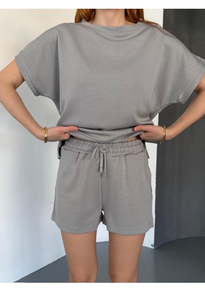 TKM-0021 Boyama Gri T Kol Model Bisiklet Yaka Tişört Bel Lastikli Ip Bağlamalı Cepli Şort Ikili Takım