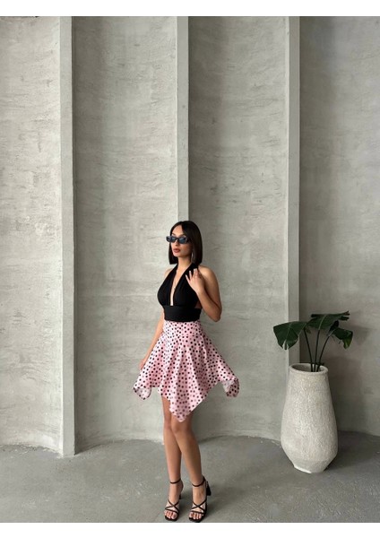 Pembe/siyah Puantiye Desen Şık Modern Asimetrik Kesim Diz Üstü Mini Etek modelleri