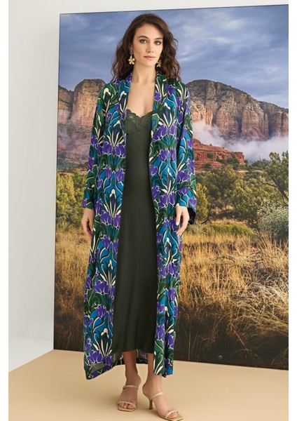 23135 Kadın Çiçek Desenli Dantelli ve Dekolteli Sabahlık Takım