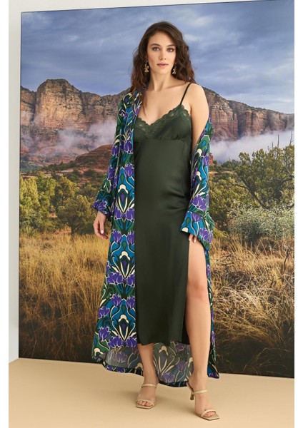 23135 Kadın Çiçek Desenli Dantelli ve Dekolteli Sabahlık Takım fırsatları