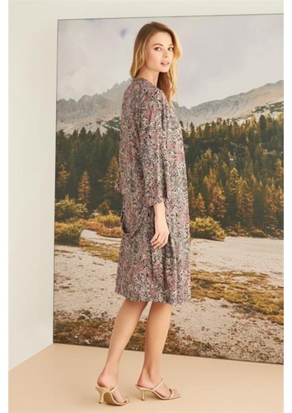 23170 Kadın Yaprak Desenli Dantelli ve Dekolteli Sabahlik Takım fırsatları