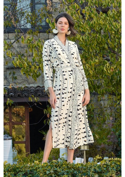 Monamise 22041 Kadın Desenli Puantiyeli Yırtmaç Detaylı Sabahlık