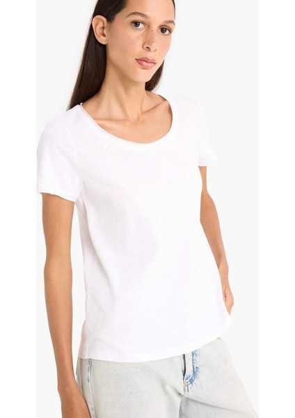 Regular Fit Yuvarlak Yaka Basic Düz Kısa Kollu Beyaz Tişört K1508AZ25SM modelleri