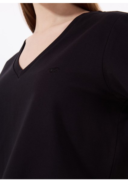 V Yaka Nakışlı Siyah Kadın T-Shirt M5SL-TST1848 fırsatları
