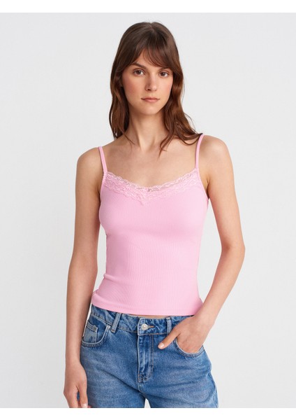 21015 Dantel Detaylı Top-Açık Pembe