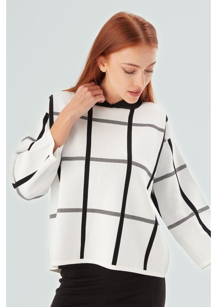 GEMMA BLOUSE Bebe Yaka Geometrik Desenli Kadın Triko Bluz - Ekru/Siyah indirimleri