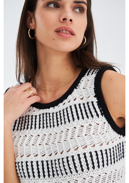 KIYO BLOUSE Püskül Detaylı Kolsuz Yazlık Kadın Triko Bluz - Ekru/Siyah fırsatları