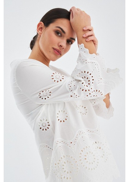 HİROMİ BLOUSE %100 Pamuk V Yaka 3/4 Çan Kol Yazlık Kadın Bluz - Beyaz fırsatları