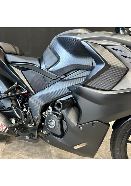 Bajaj Pulsar RS200 Orta Şase Motosiklet Sticker Etiket Modeli Karbon Desen