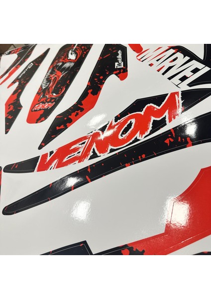 Mondial Drift Venom Parçalı Kaplama Modeli Kırmızı Siyah Beyaz modelleri