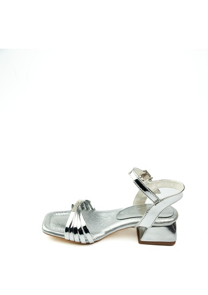40 Gümüş Rugan Kız Çocuk Abiye Ayakkabı modelleri