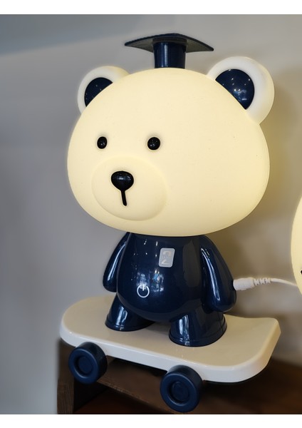 Kaykaylı Ayıcık Figür Büyük Boy Masa Üstü Gece Lambası 3 Kademeli Işık (25CM*18CM) AD4962