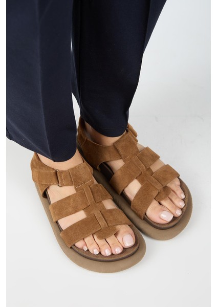 Capra Kadın Deri Atkılı Cırtlı Taba Sandalet fiyatları