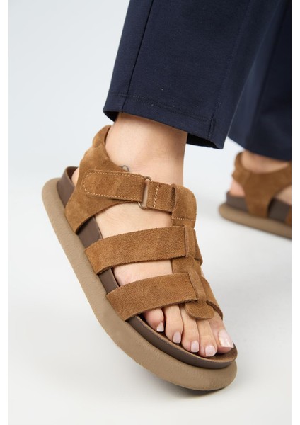 Capra Kadın Deri Atkılı Cırtlı Taba Sandalet fırsatları