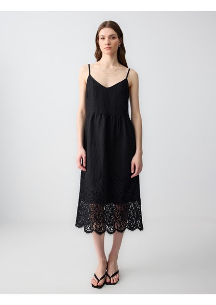 Siyah V Yaka Askılı Dantel Detaylı Keten Midi Elbise
