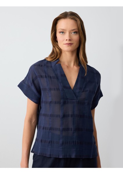 Lacivert Rahat Kesim Kısa Kollu V Yaka Desenli Keten Bluz