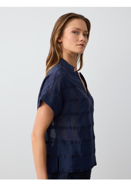 Lacivert Rahat Kesim Kısa Kollu V Yaka Desenli Keten Bluz fırsatları