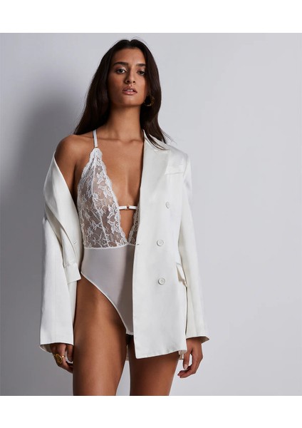 Kiss Of Love Body, Çiçek Dantelli, Kurdele Detaylı, Sırt Dekolteli, Yumuşak Krep Kumaşlı Body fiyatları