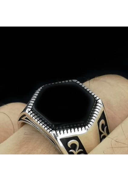 Altı Gen Tasarımlı Siyah Oniks Taşlı 925 Ayar Gümüş Yüzük fiyatları