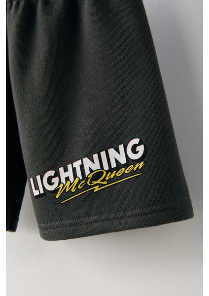 Erkek Çocuk Pamuklu Krem Lightning Mcqueen Baskılı T-Shirt ve Siyah Şort Takım