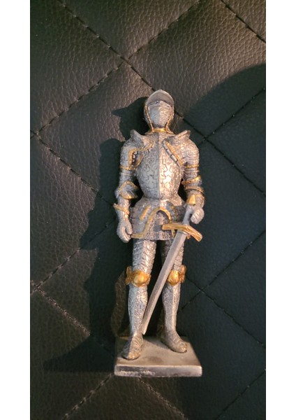 Kılıçlı Şövalye 10,5X3,5X3CM Kalay Gümüş Kaplama Metal Zırhlı Miğferli 1 Adet