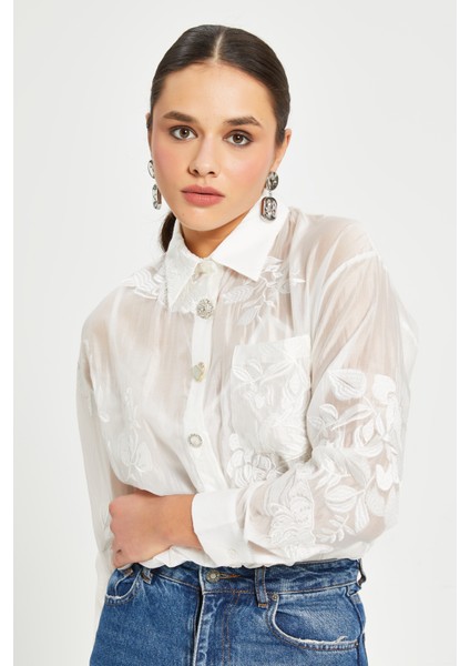 Kadın Nakış Detaylı Transparan Gömlek – Düğmeli, Klasik Yaka modelleri