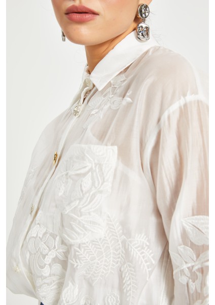 Kadın Nakış Detaylı Transparan Gömlek – Düğmeli, Klasik Yaka fırsatları