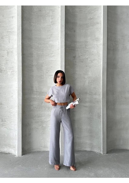 Gri Beli Bağcıklı ve Büzgülü Geniş Paça Pantolon Kısa Kollu Yazlık Bluz Takım modelleri