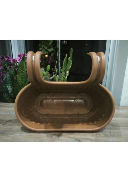 Kendinden Askılı Balkon Küpeşte Saksısı Plastik Kelepçeli Sağlam 6,4 Litre 37 cm Boy Askılı Tombik Saksı modelleri